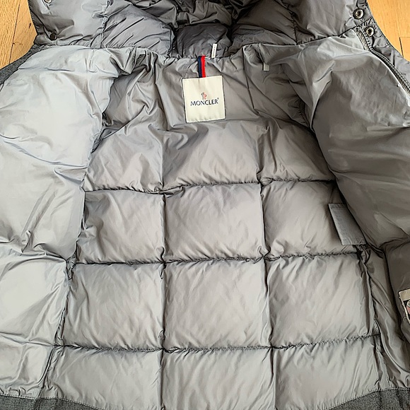 Moncler kids size 12 down Gray Coat - Picture 5 of 13
